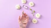 Illustratie voor: Dit zijn de lekkerste parfums voor de lente