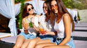Illustratie voor: Op dit stadsstrand in Amsterdam drink je piña colada’s en dans je op salsamuziek