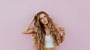Illustratie voor: Hot girl summer: deze hairdo’s zijn perfect om deze zomer mee te flaneren