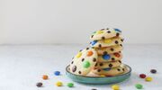 Illustratie voor: Zo maak je de lekkerste M&M-koekjes helemaal zelf