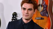 Illustratie voor: Dit is alles wat we weten over de vriendin van KJ Apa