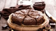 Illustratie voor: Receptje: Zo maak je heel gemakkelijk een Sinterklaas taart van brownies