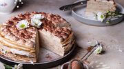 Illustratie voor: Zo lekker: dít is hoe je zelf een Tiramisu Crêpes taart maakt