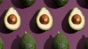 Illustratie voor: Omg: met deze hack blijven je avocado’s wekenlang goed