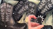 viral-cowboy-crocs