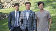 Scène uit Gossip Girl waarin Nate, Chuck en Dan naast elkaar staan.