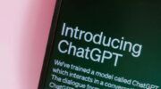 Computerscherm met de introductie van ChatGPT.
