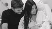Max Verstappen en Kelly Piquet met hun pasgeboren dochter.