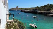 Foto van baai op Menorca.