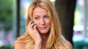 Serena van der Woodsen uit Gossip Girl is aan het bellen.