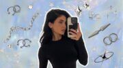 Een vrouw maakt een spiegelselfie. Ze is omringt met verschillende soorten piercings. Foto van Kylie Jenner.