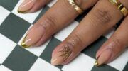 Nagels met gouden details.