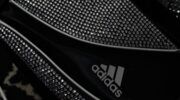 De Adidas tas met strass steentjes.