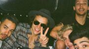 De jongens van One Direction op een oude selfie.