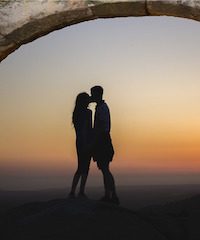 Illustratie voor: 7 tekenen dat je crush je wel ziet staan