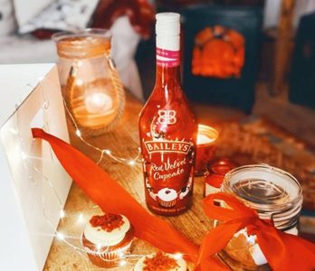Illustratie voor: OMG! Baileys komt met een limited edition met red velvet cupcake smaak