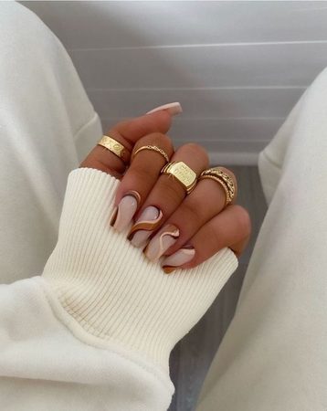 Deze struggles herken jij sowieso als je lange nagels hebt