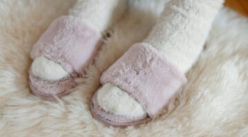Fluffy pantoffels.