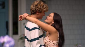 Belly en Jeremiah knuffelen elkaar in The Summer I Turned Pretty.