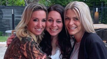 Oud K3, Karen, Kristel en Kathleen, knuffelend in 2020.