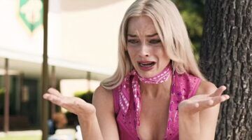 Scène uit Barbie waarin Barbie aan het huilen is.