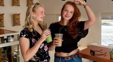 Frederique en Phileine van Sprang die matcha en ijskoffie drinken.