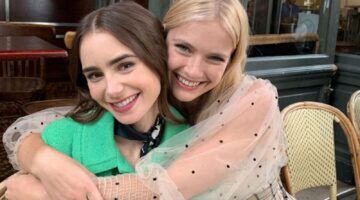 Lily Collins en Camille Razat maken een selfie.