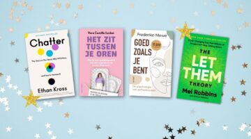 Vier boeken voor een blauwe achtergrond met sterretjes.