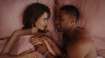 Alfie en Emily uit Emily in Paris in bed.