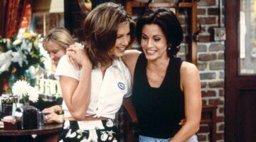 Monica en Rachel uit Friends, bekende vriendinnen.