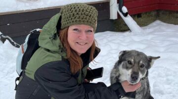 Elsje Barendregt met een husky.