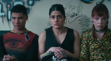 Amerie, Darren en Quinni zitten naast elkaar.