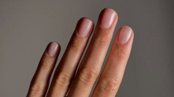 Vrouw met blurred nails.