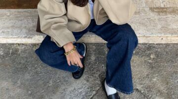 Outfit gestyled met mocassins.