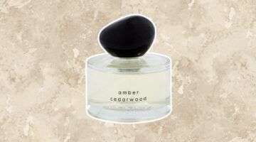 HEMA doet het weer: d&eacute;ze parfum is een dupe van Le Labo Santal 33, die normaal &euro; 298 kost