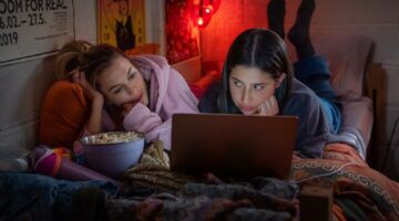Foto van een scene in Netflix-komedie Roommates.