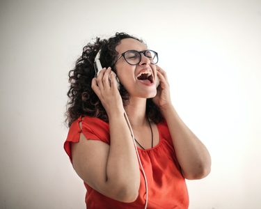 Illustratie voor: VIDEO: Ken je nog deze mama-appelsap compilatie?