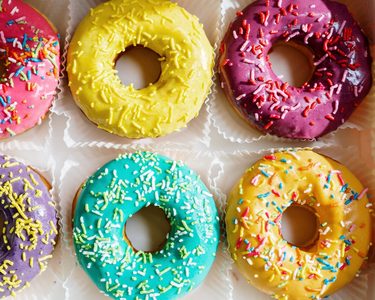 Illustratie voor: Hotspot alert: er bestaat een donut hotel en wij willen er nú overnachten