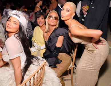 Illustratie voor: Dit waren de looks van de Kardashians tijdens het Met Gala 2022