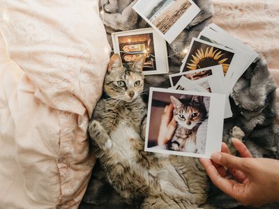 Illustratie voor: Dit zijn de leukste (en meest originele) manieren om je kamer te vullen met foto’s