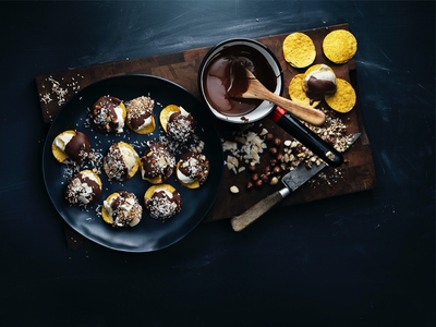 Illustratie voor: Wil je maken: dit is hét recept voor nacho’s met ijs en chocolade