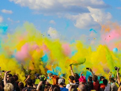 Illustratie voor: 11 situaties die je (met alle liefde) weer meemaakt tijdens een festival