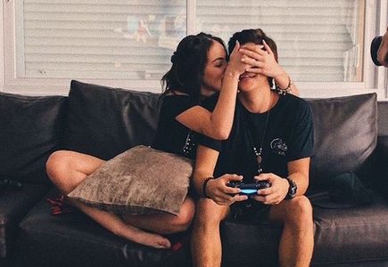Illustratie voor: Ga jij samenwonen met je lover? Met deze tips wordt het een succes