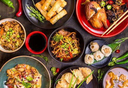 Illustratie voor: Dit zijn de 10 lekkerste Aziatische (streetfood) snacks die jij wil proberen