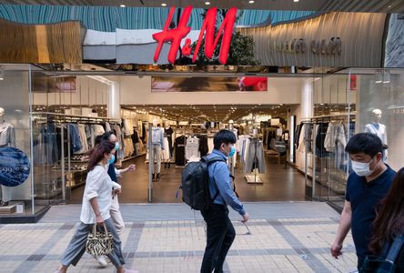 Illustratie voor: Shop ’till you drop: dit zijn onze fave’s uit de H&M sale