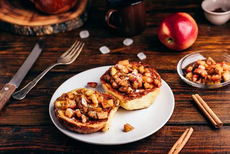 Illustratie voor: Lunch break! Met dit recept maak je heerlijke appeltaart-tosti’s