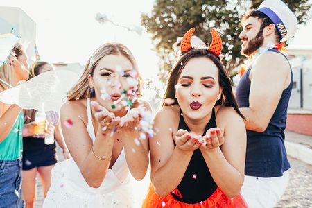 Illustratie voor: Dit zijn de 12 meest voorkomende (en dus niet originele) carnavalsoutfits