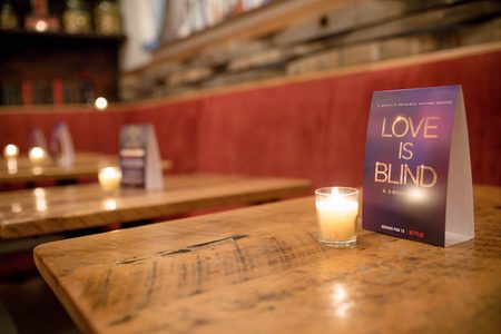 Illustratie voor: Je kan nu thuis Netflix’ Love Is Blind spelen