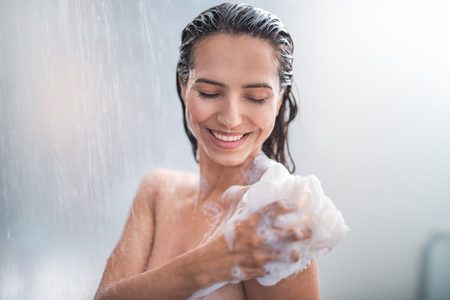 Illustratie voor: De 6 redenen waarom je voortaan onder een koude douche springt