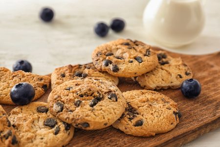 Illustratie voor: YUM! Zo maak je Blueberry Cream Cheese Cookies